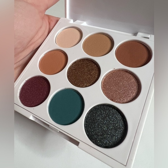 Chica Beauty Mini Fiesta Eyeshadow Palette - Picture 3 of 7
